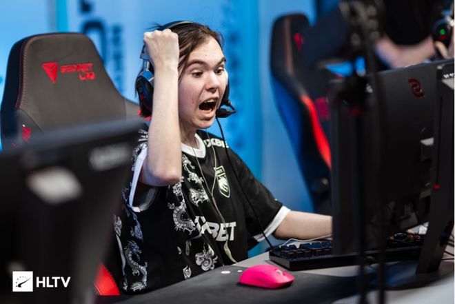 说明她在训 说明她在训